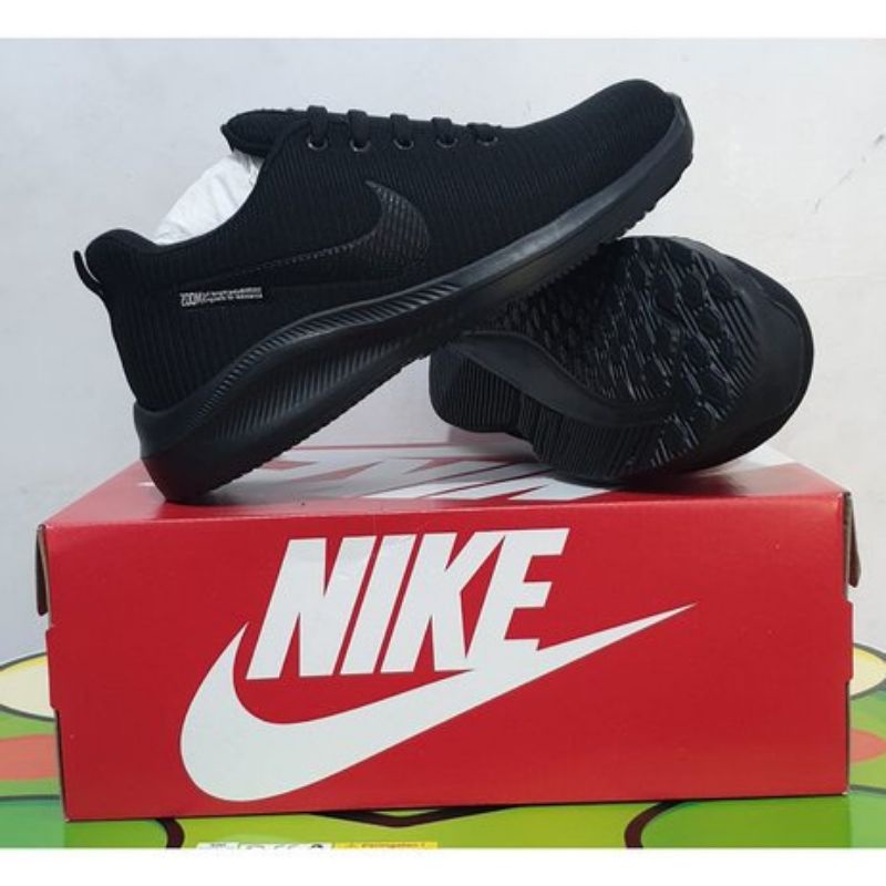 Sepatu nike hotsell full black original