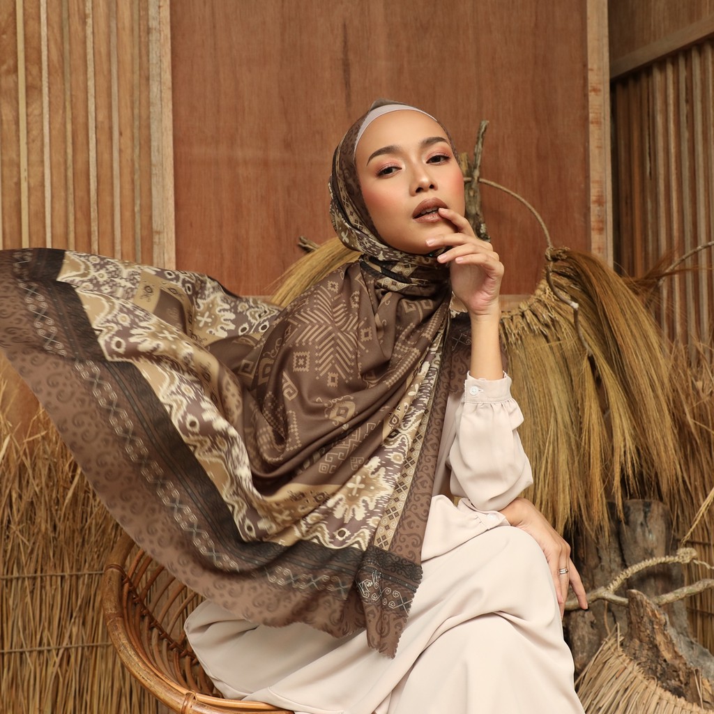 Jual STORY OF NUSANTARA - WURU WENYA IN CARAMEL | THE NOVELLA SCARF ...