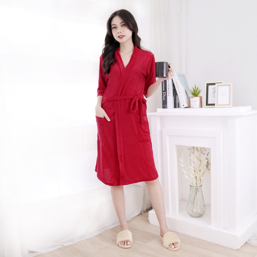 Ochiq ichki kiyimdagi ayollarni tomosha qiling