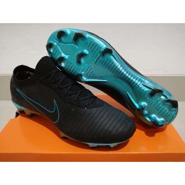 Sepatu bola nike play ice sales