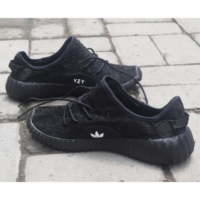 Sepatu adidas yzy hitam polos hotsell