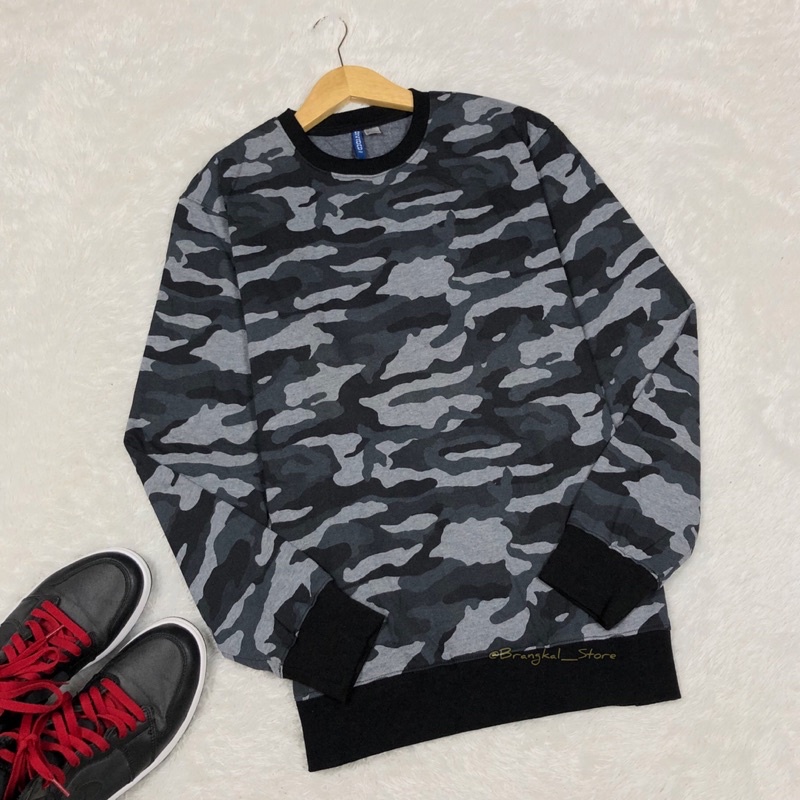 H&m camo sweater hotsell