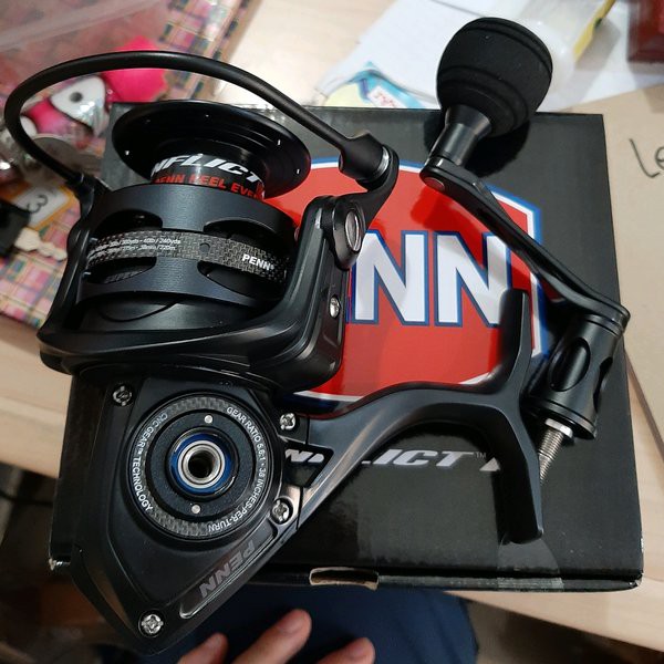 新品 ペン スピニングリール コンフリクトII 2000 Conflict