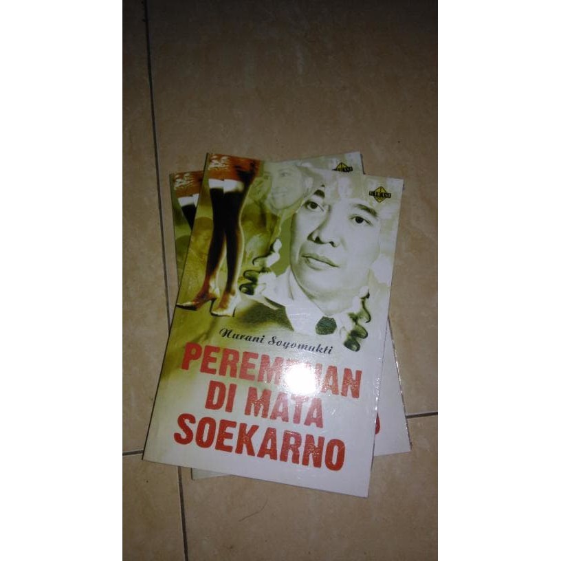 Jual Buku Perempuan Di Mata Soekarno Nurani Soyomukti Shopee Indonesia 2749