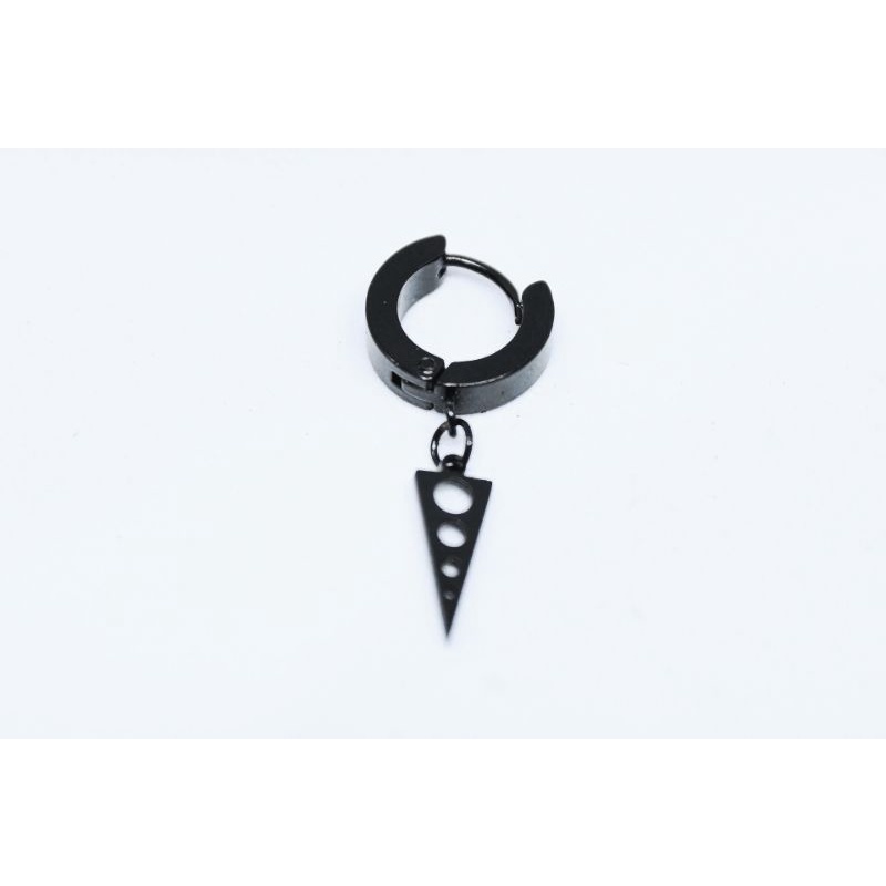 Jual anting titanium model segitiga lancip hitam / anting Korea