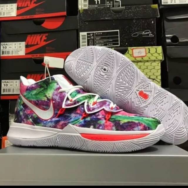 Kyrie 5 Neon Blend