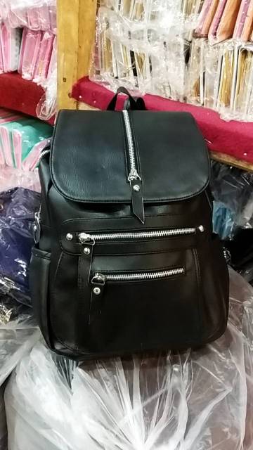 Bag Ransel LV W3000(SALE)* Bahan : Kulit Sintetis Kualitas : Semi Premium  Ukuran : 25cm x 12cm x 31cm Berat …