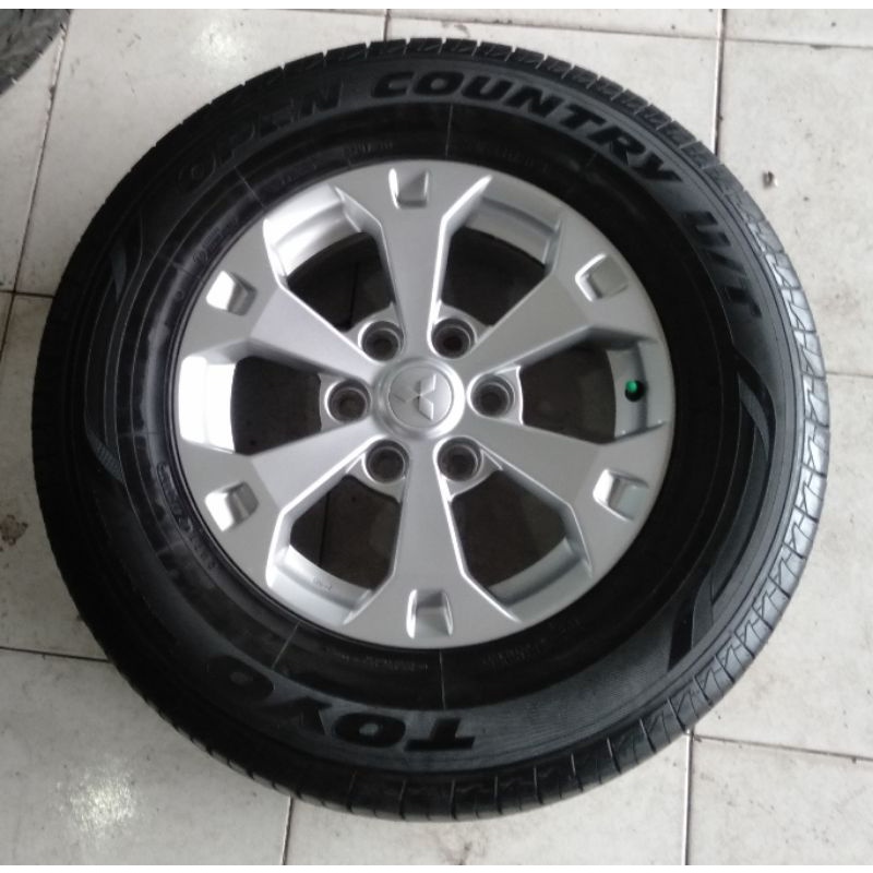 Jual Velg Dan Ban Mobil Bekas Oem Pajero Dakar Ring Pcd X Ban Toyo R Shopee