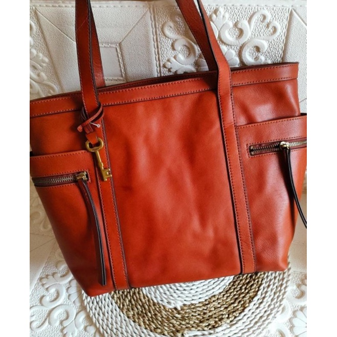 Caitlyn tote fossil sale