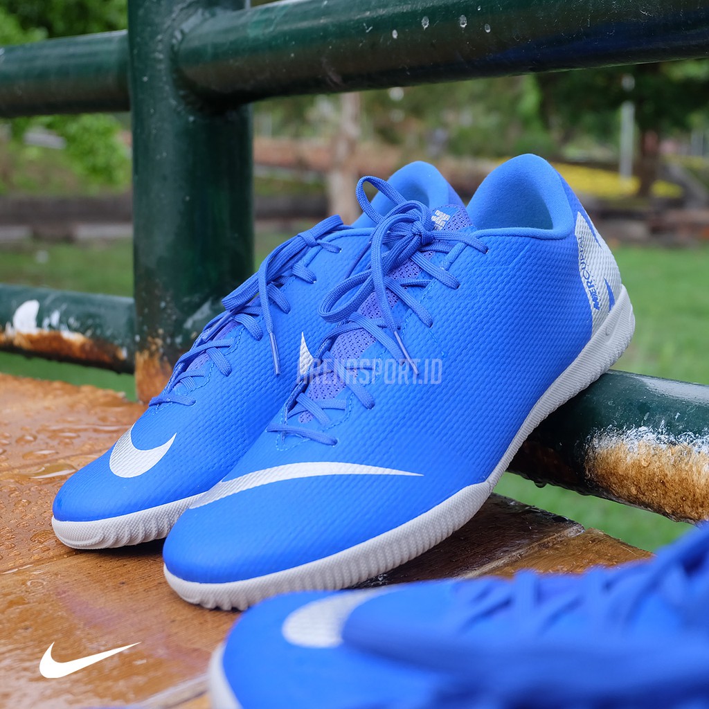 Nike vapor hotsell 12 academy futsal