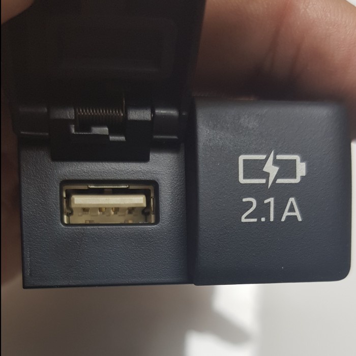 Jual Cass Charger HP USB Toyota Innova Fortuner original | Shopee Indonesia
