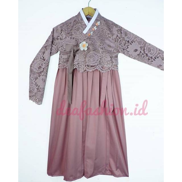 Model 2024 hanbok brokat