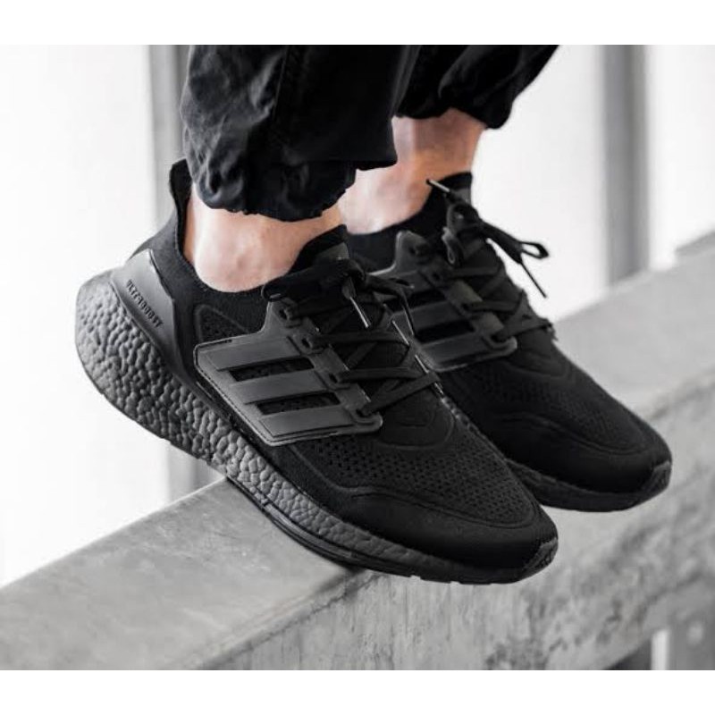 Adidas boost 2025 full black