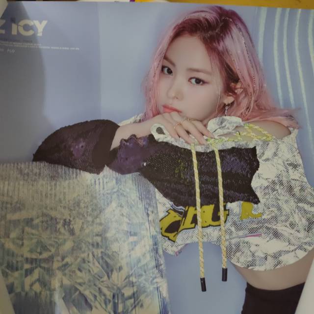 Jual [Official Poster] ITZY - 