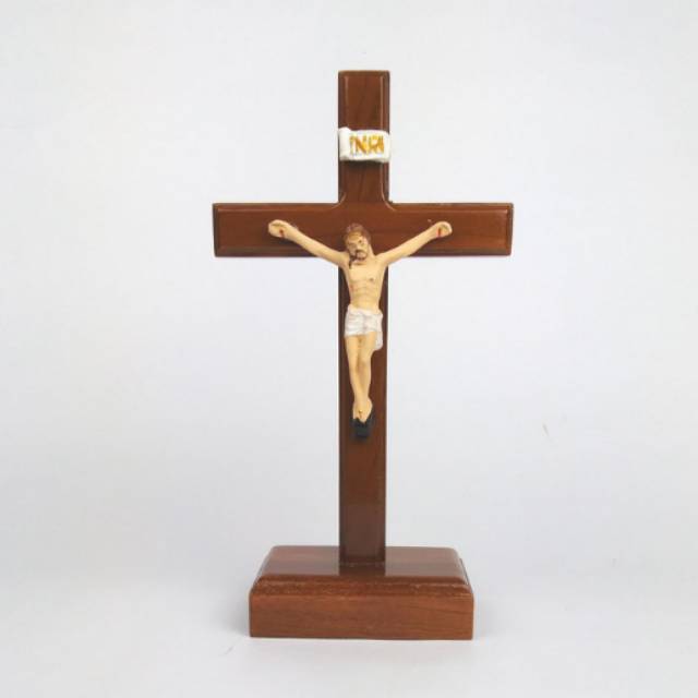 Jual Salib Duduk Kayu 21 cm Patung Corpus Yesus INRI Fiber Kain Putih ...