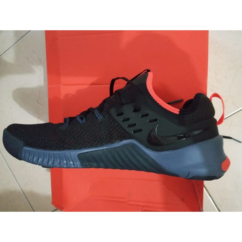 Nike free x shop metcon black hyper crimson