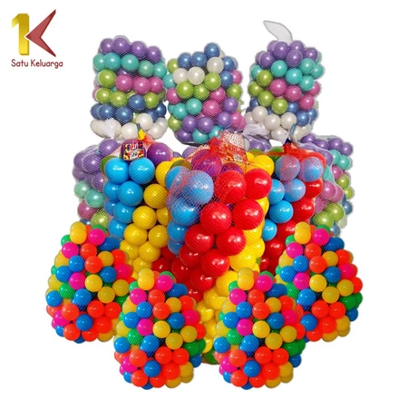 Satu Keluarga Mainan Mandi Bola M28 Bahan Plastik Warna Warni Isi 50PCS Untuk Tenda Keranjang Mandi dan Kolam Anak SNI