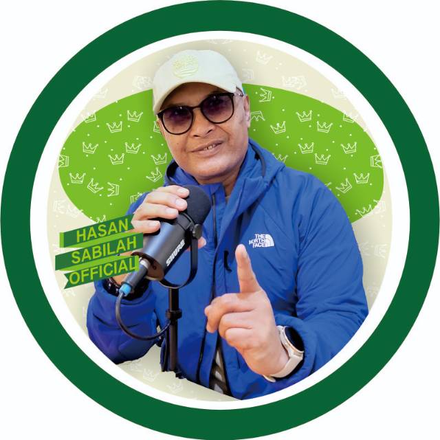 Yigitlar bilan tombul etuk ayollar