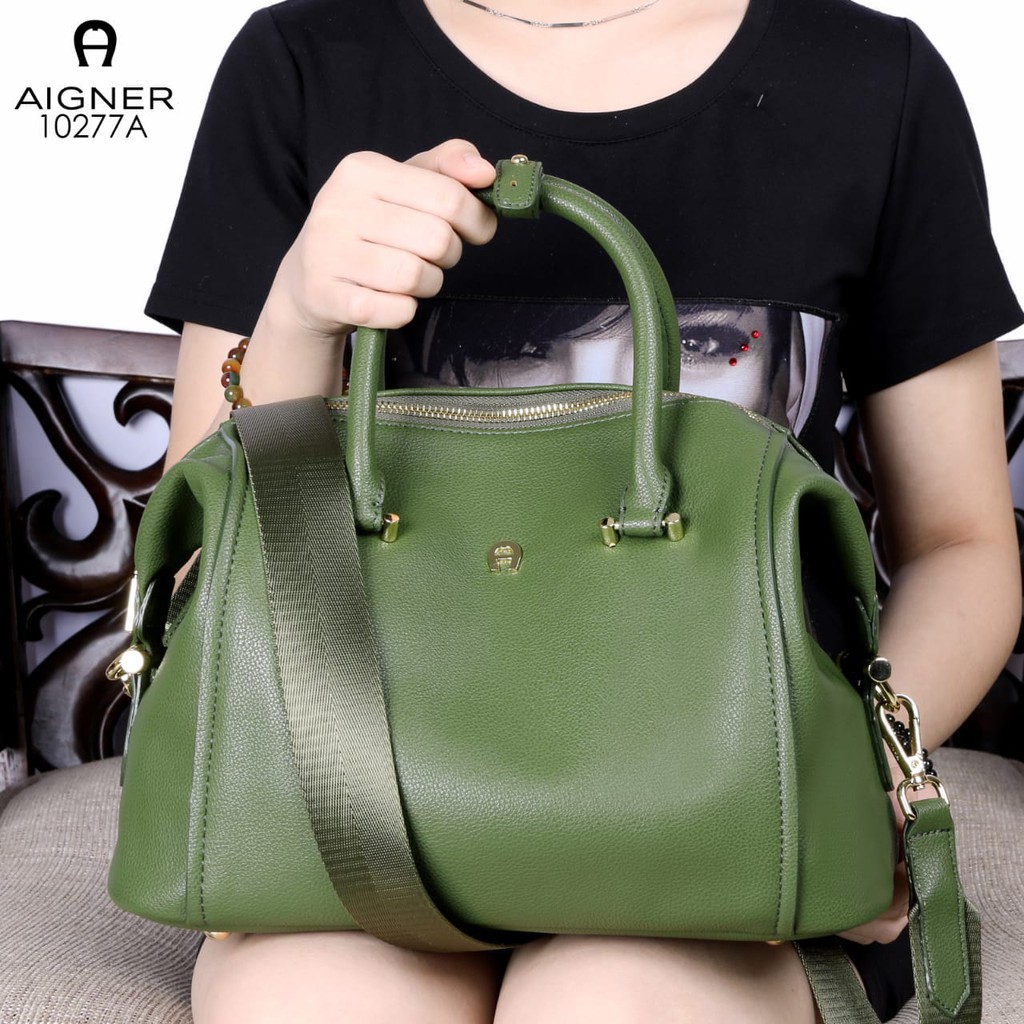 Jual AIGNER Munich Love For Women s Handbag like Ori Clemence Leather Hardware Gold 10277A CE Shopee Indonesia