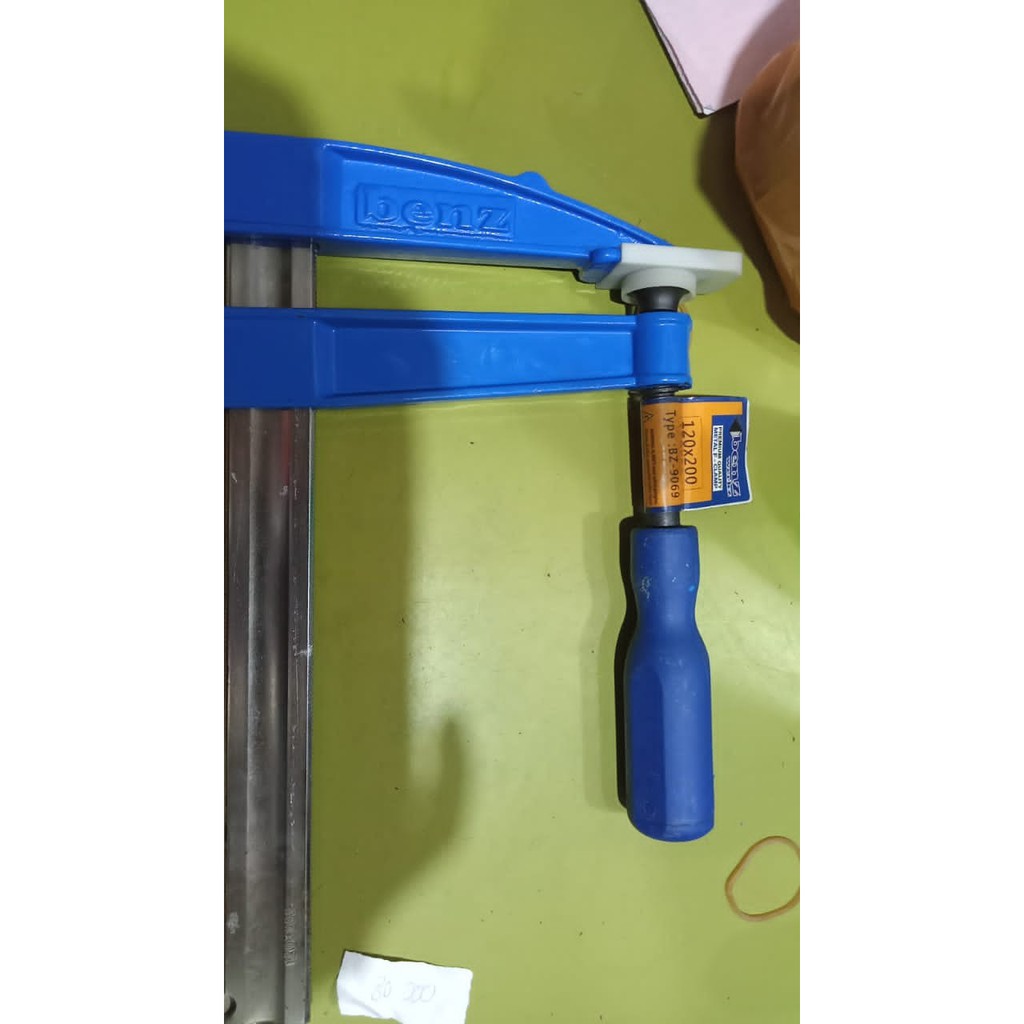 TABLERO DE TRABAJO LARGO DE MADERA 1980 X 457 X25MM, MARCA YATO Ref.YT