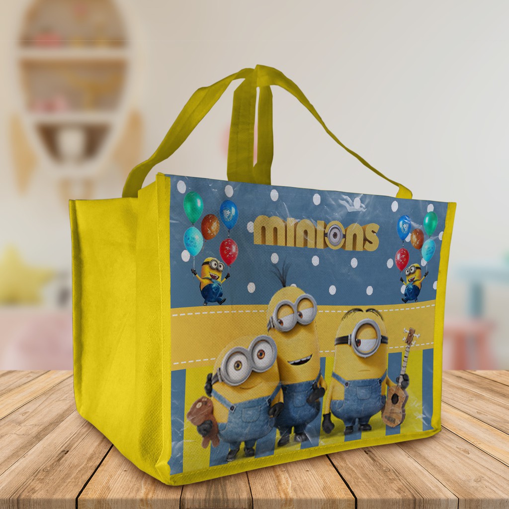 Tas Lunch Bag - Minion Theme  Minion bag, Goodie bags, Lunch bag