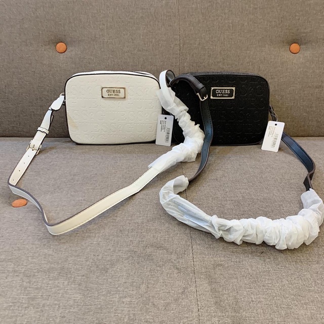 Jual Tas Guess Est 1981 Sling Bag Original Black White Shopee Indonesia