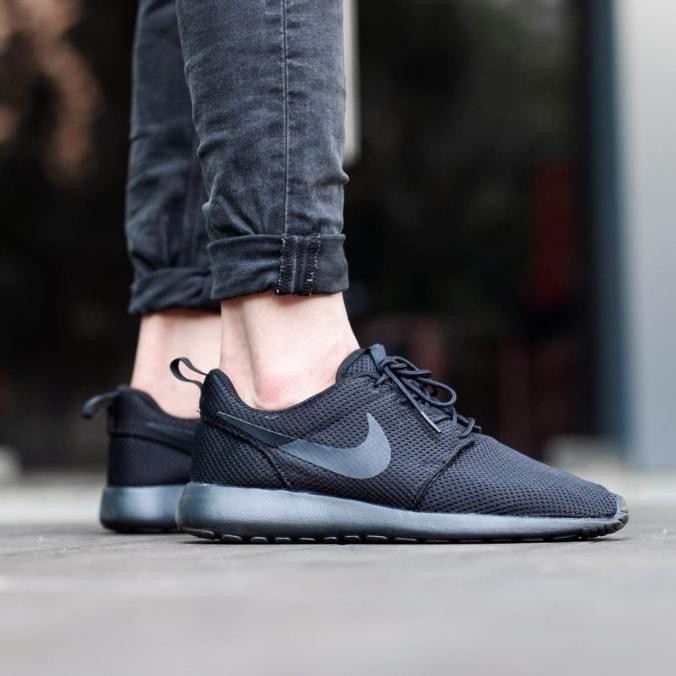 Sepatu nike hotsell roshe run original