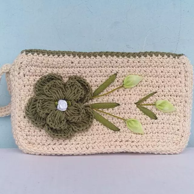 DOMPET RAJUT MOTIF BUNGA