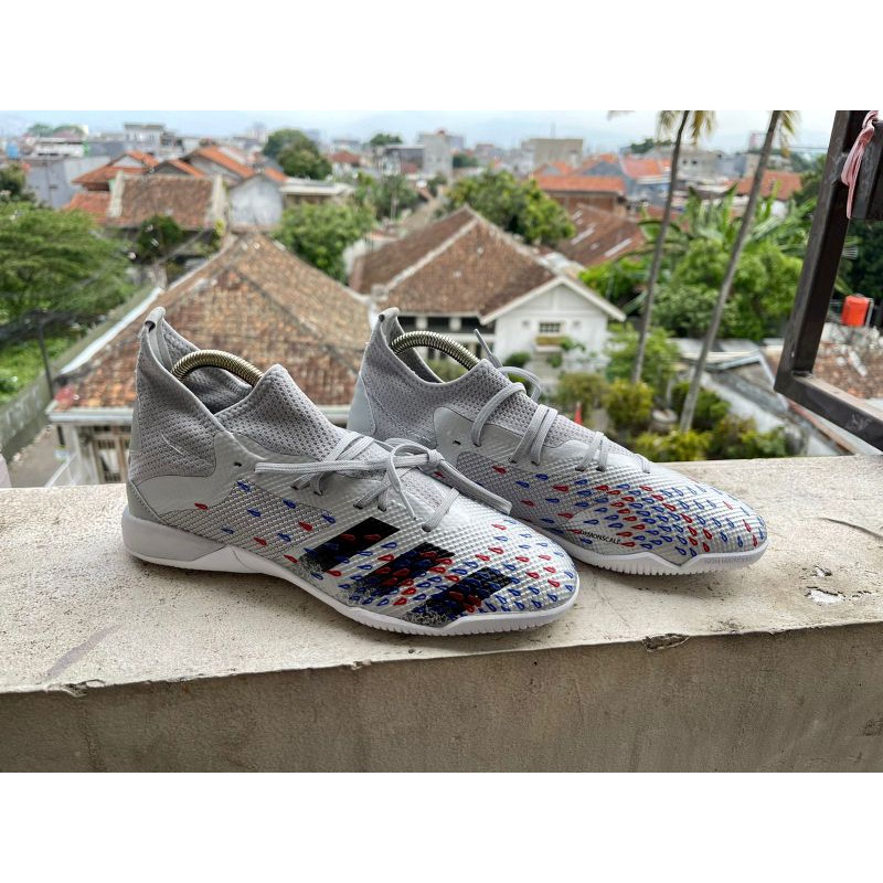 Sepatu futsal adidas silver store