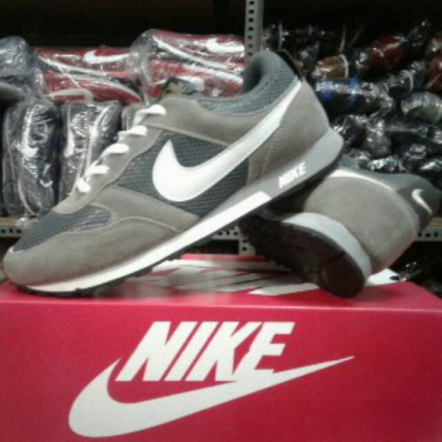 sepatu nike md runner