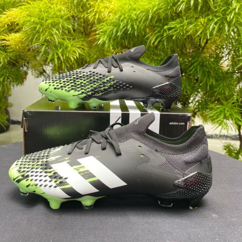 sepatu bola adidas blackout