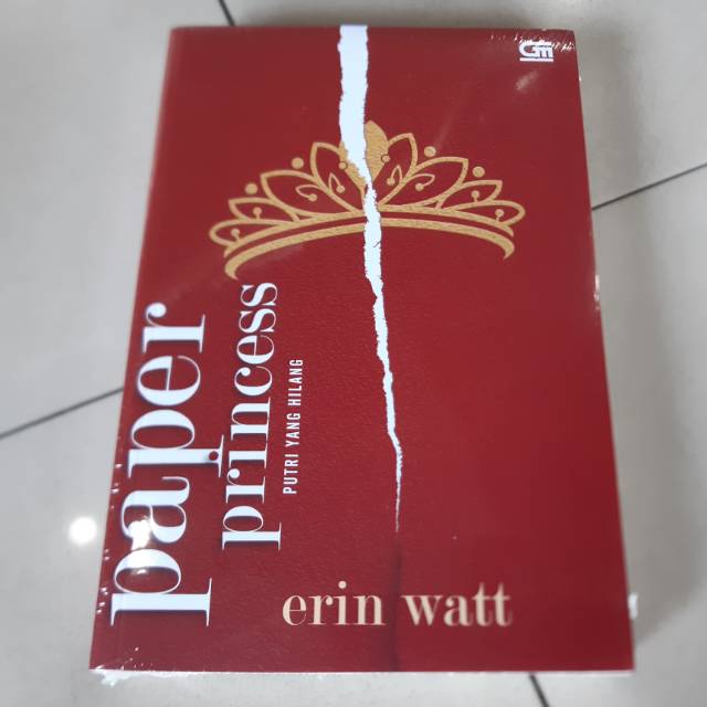 Paper Princess: A Novel (The Royals, 1)