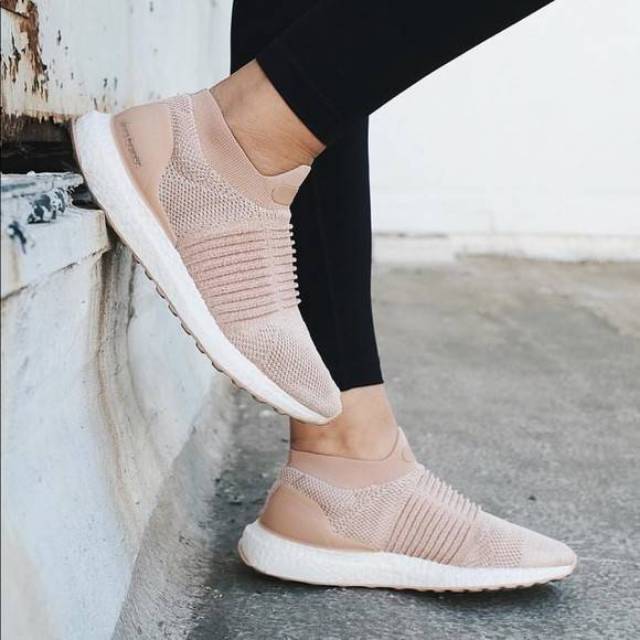 SEPATU ADIDAS ULTRA BOOST LACELESS ASH PEARL PREMIUM ORIGINAL. SEPATU ADIDAS MURAH. SEPATU LARI CEWE