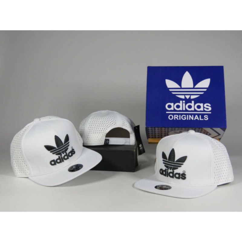 Foto topi 2025 adidas warna putih