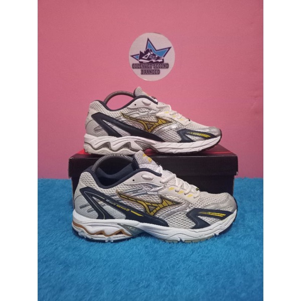 Mizuno wave nexus 2 hotsell