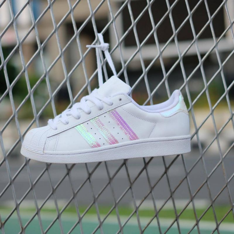 adidas gazelle silver green womens 3_defb2da6-7747-4e34-b748-5e883b4df2cf.jpg?v=1754041262&width=1946 main image 0