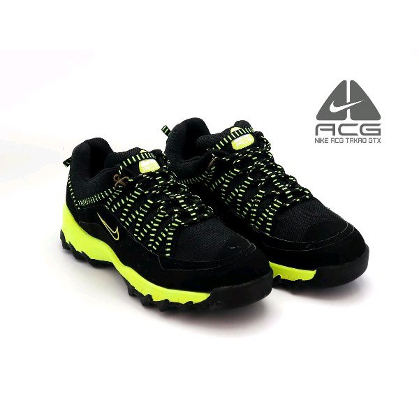 Sepatu on sale hiking nike