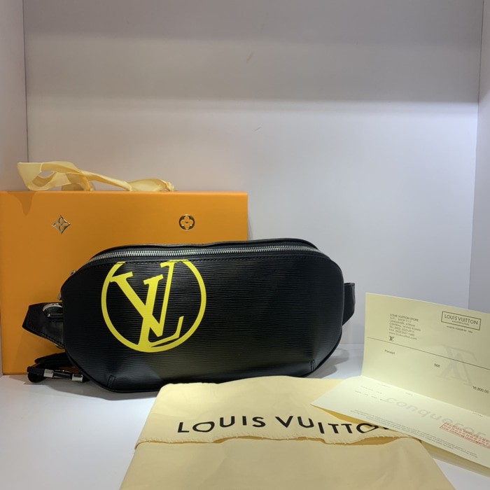 Louis Vuitton bum bag / sac ceinture ecru shearling clutch bag – Luxify  Marketplace