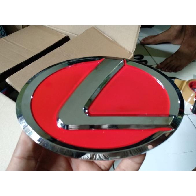 Avanza Berlogo Lexus: Mimpi, Realita, dan Implikasi Modifikasi