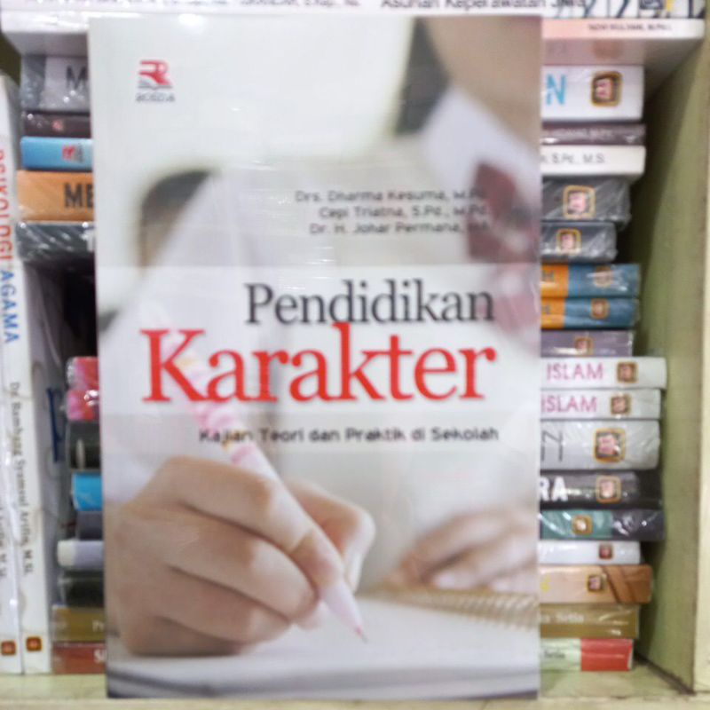 Jual Pendidikan Karakter Kajian Teori Dan Praktik Di Sekolah - Drs ...