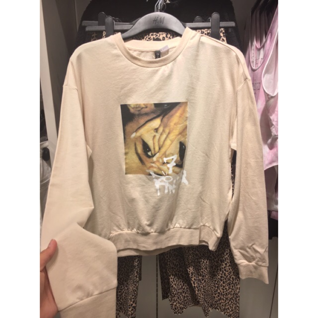 H&m sweater ariana online grande