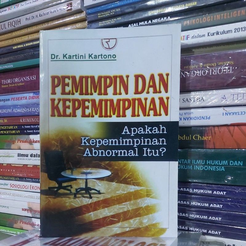 Jual PEMIMPIN DAN KEPEMIMPINAN By Dt. Kartini Kartono | Shopee Indonesia