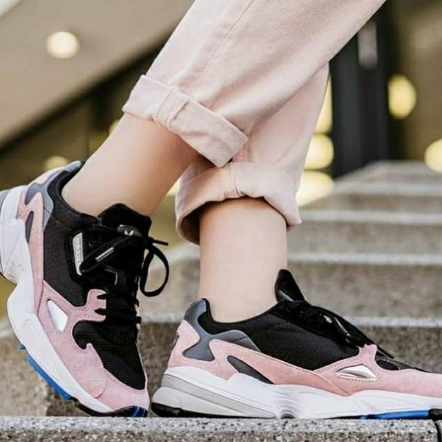 Adidas falcon best sale kylie jenner harga