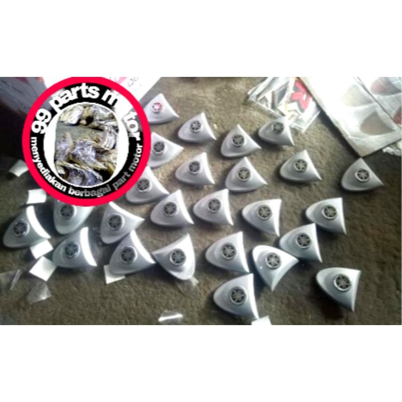 Jual logo emblem dasi panel Yamaha f1zr fiz r fizr Vega r warna hitam ...