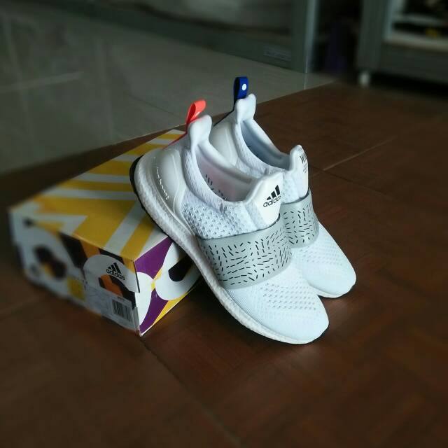Jual Sepatu putih polos adidas ultra boost M-W.W. WOOD WOOD NORRBRO EUROPE  SINC 2002 ORIGINALS | Shopee Indonesia
