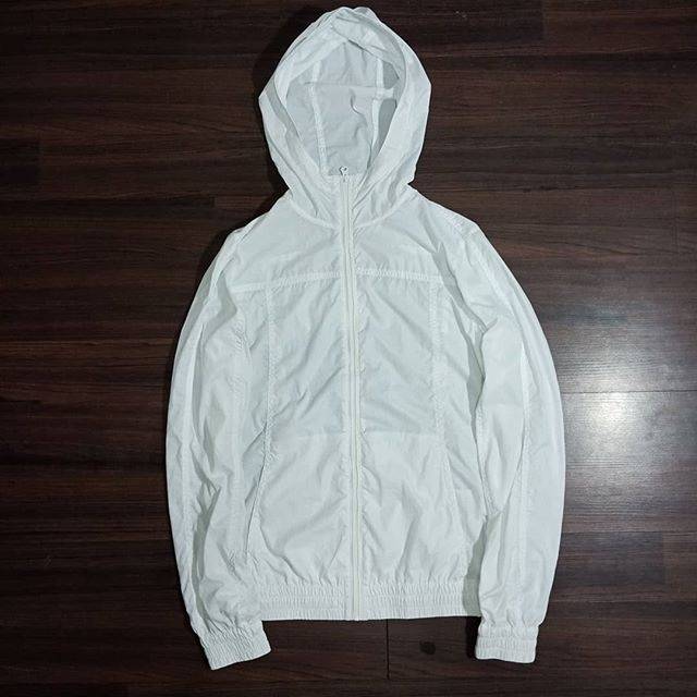 Jaket running uniqlo hotsell