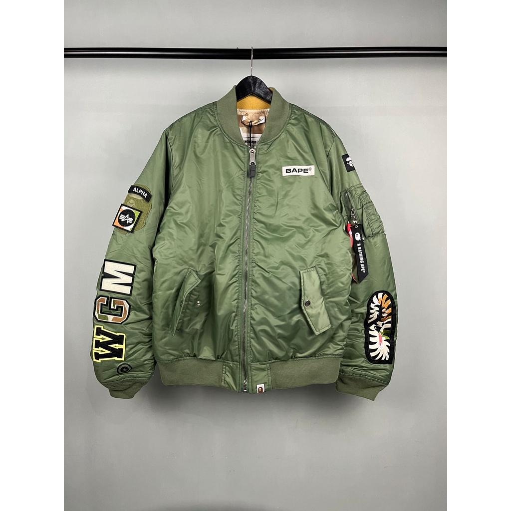 Jaket store bomber bape