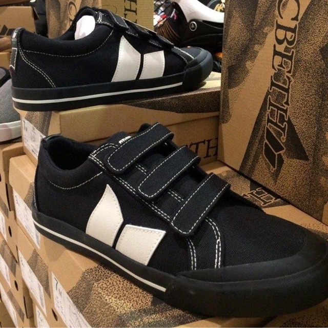 Macbeth sales velcro shoes