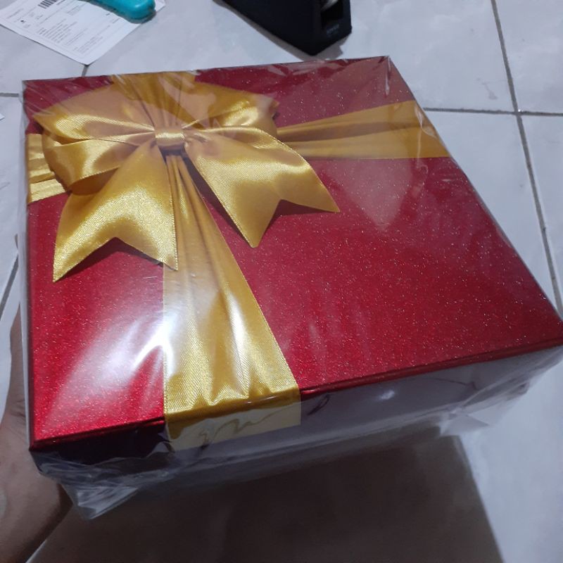 Jual Hard Box Custom Warna dan Ukuran Merah Glitter Pita Gold | Shopee ...