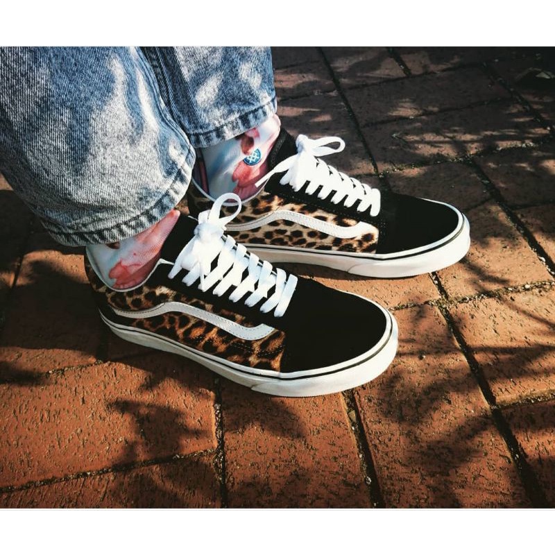 Foto sepatu vans outlet leopard